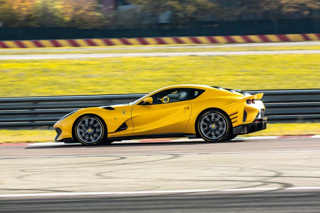 ferrari 812 competizione 10