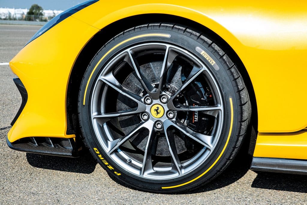 ferrari 812 competizione 8