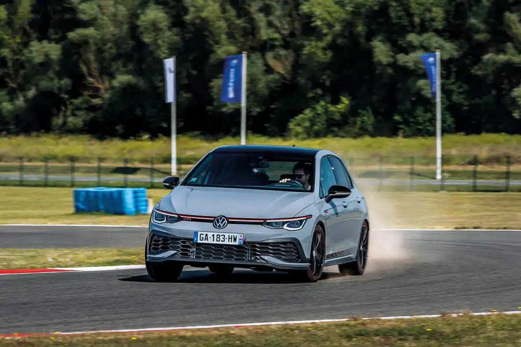 match renault mégaane rs trophy/ vw golf gti clubsport 45 / cup
