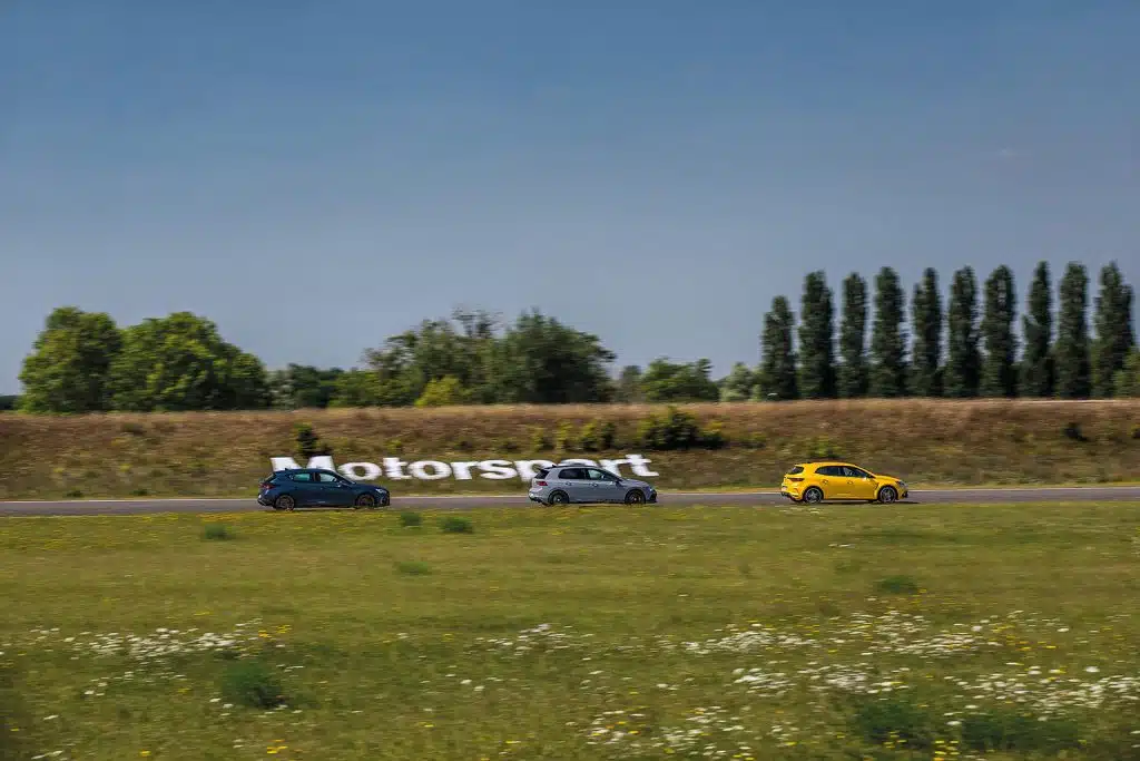 match renault mégaane rs trophy/ vw golf gti clubsport 45 / cup