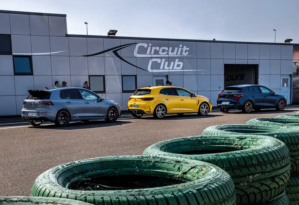 match renault mégaane rs trophy/ vw golf gti clubsport 45 / cup