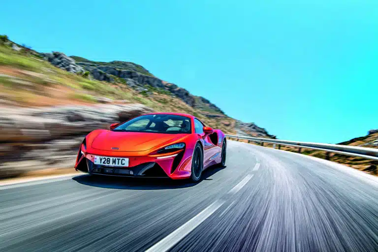 mclaren artura 0018