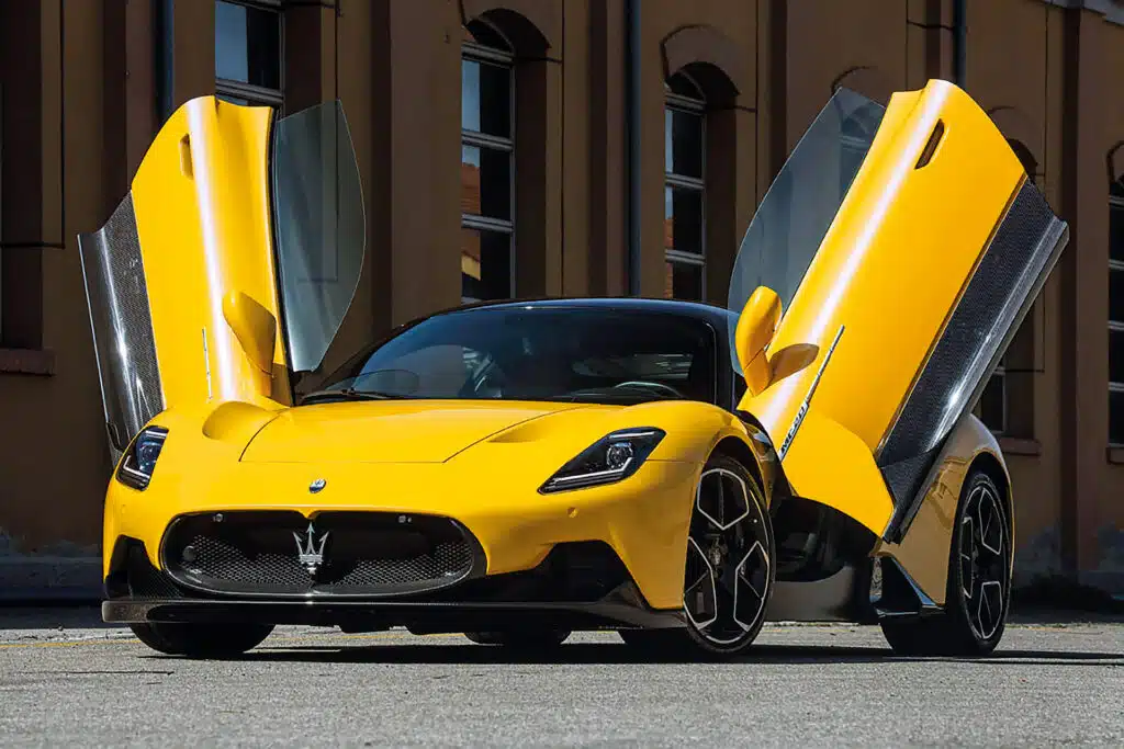 13 mc20 giallo genio location copie