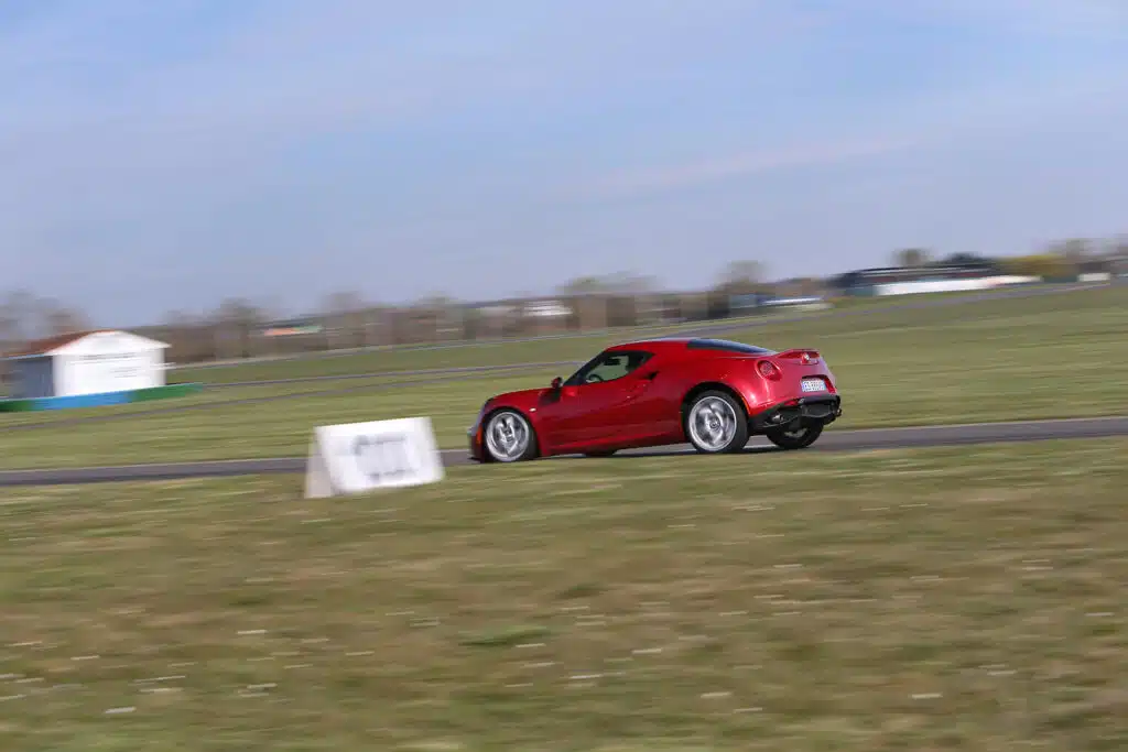 alfa romeo 4c supertest 8