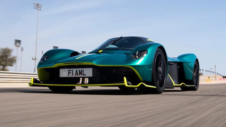 aston martin valkyrie review 10