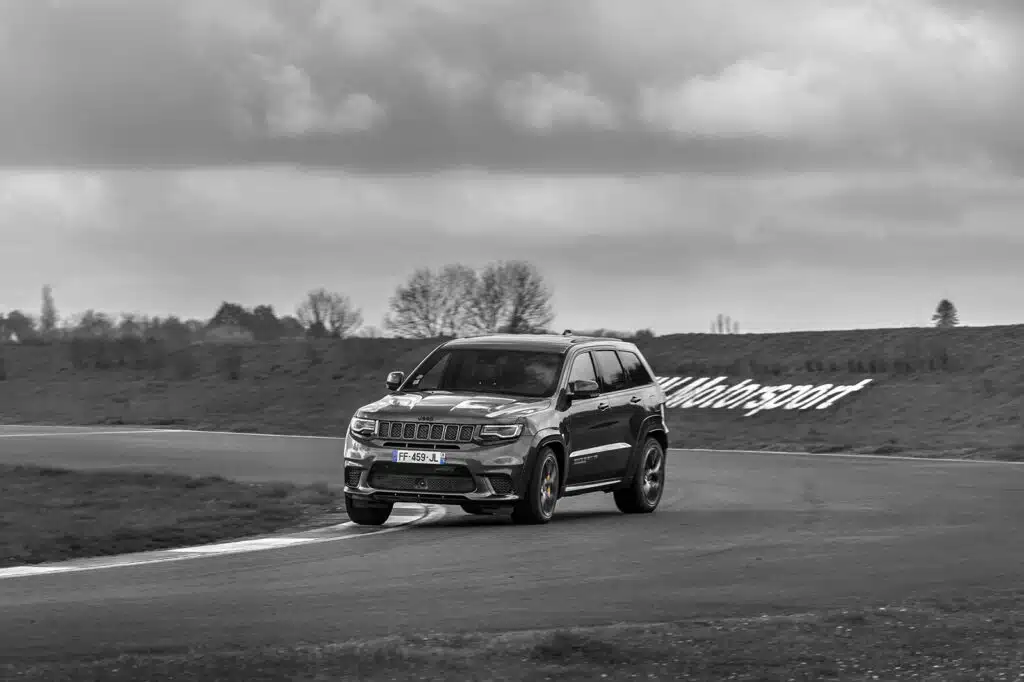 jeep cherokee trackhawk / lamborghini urus