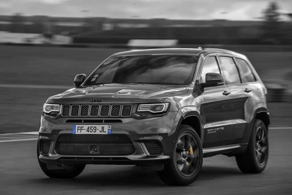 jeep cherokee trackhawk / lamborghini urus