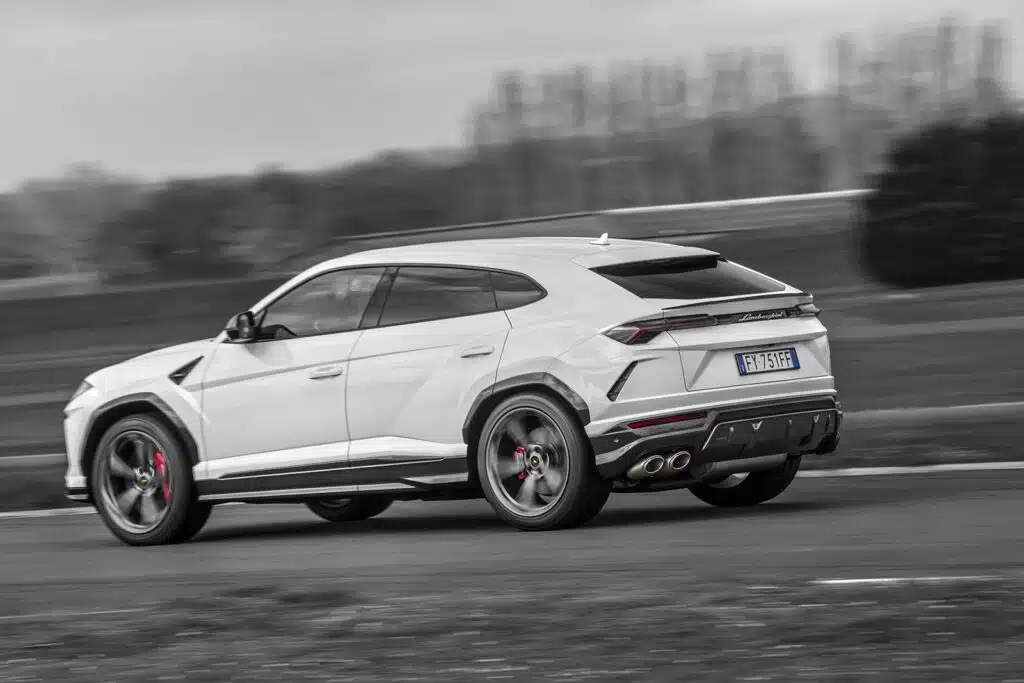 jeep cherokee trackhawk / lamborghini urus