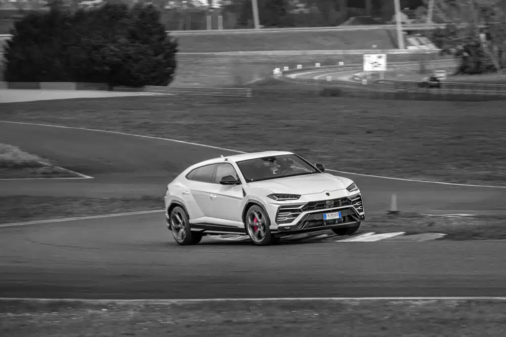 jeep cherokee trackhawk / lamborghini urus