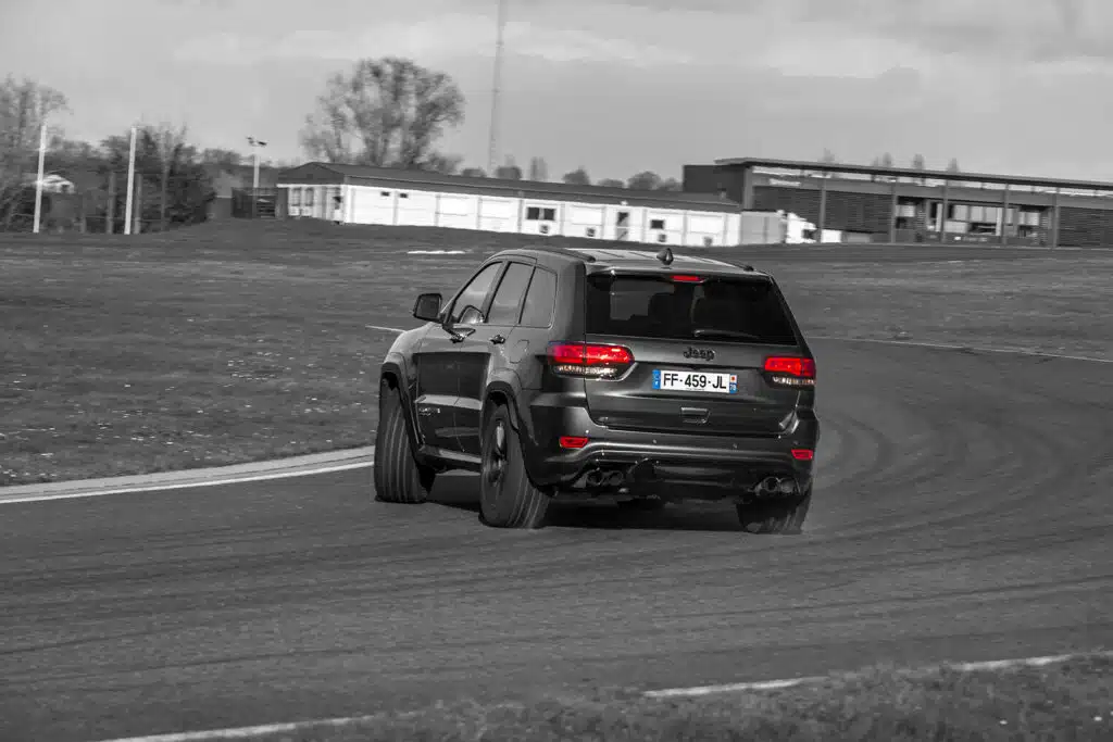 jeep cherokee trackhawk / lamborghini urus