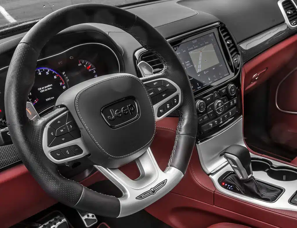 jeep cherokee trackhawk / lamborghini urus
