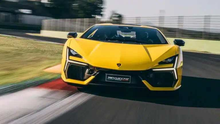 lamborghini revuelto review 12