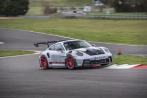 match porsche 911 gt3 rs (type 992) / lamborghini huracan tecnica