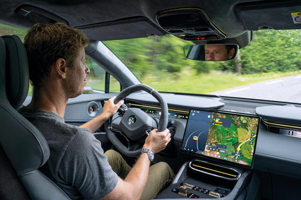 lotus eletre 1 interieur