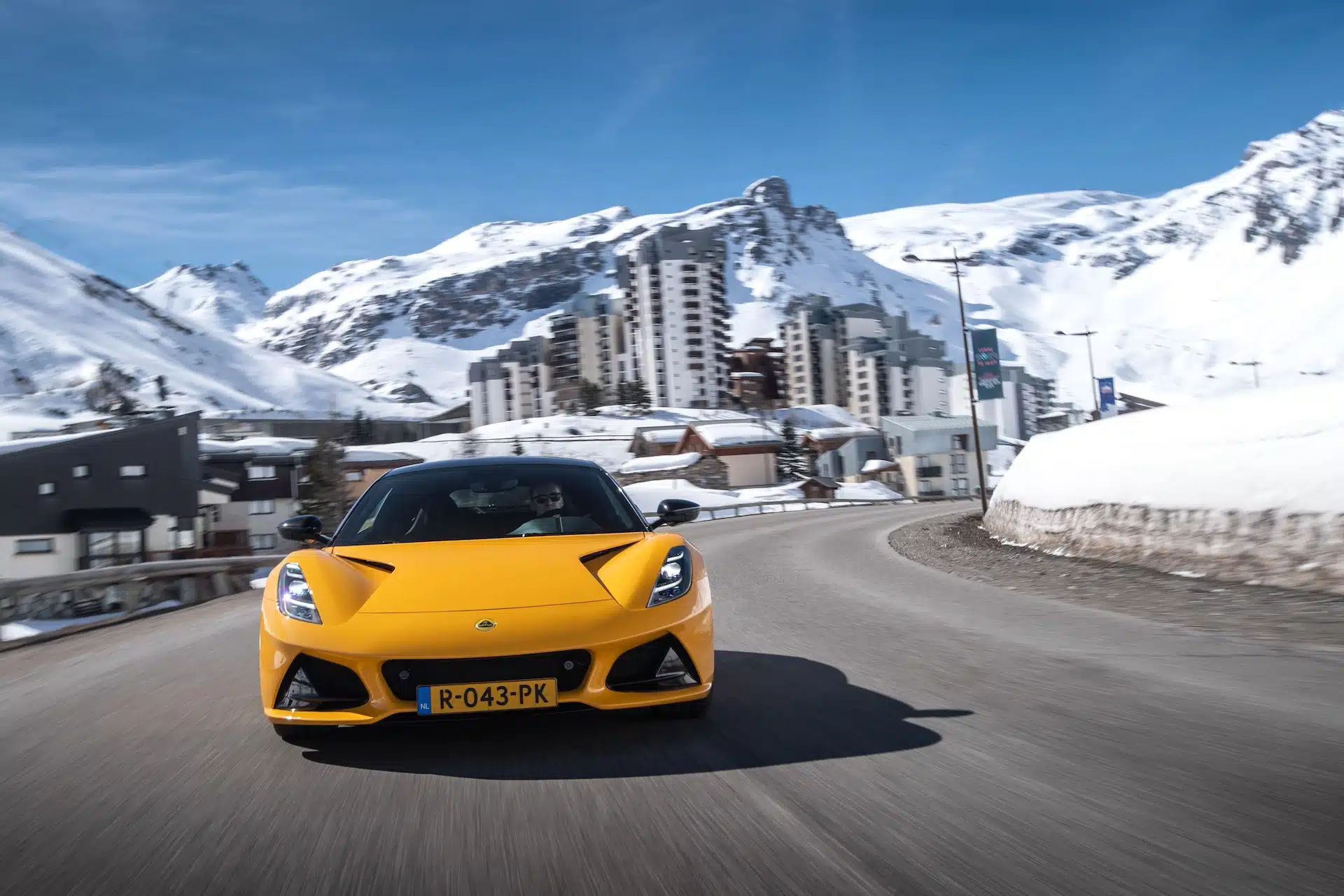 lotus emira v6 @jorisclerc travelling tignes