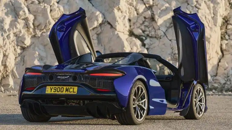 mclaren artura spider 2024 10