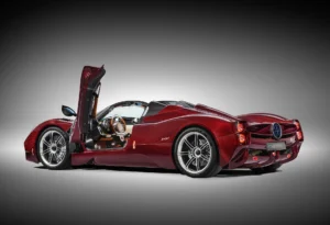pagani utopia roadster 010202 tre quarti posteriore aperta portiera aperta