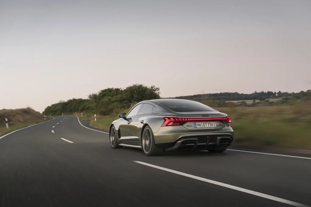 audi etrongt performance 8