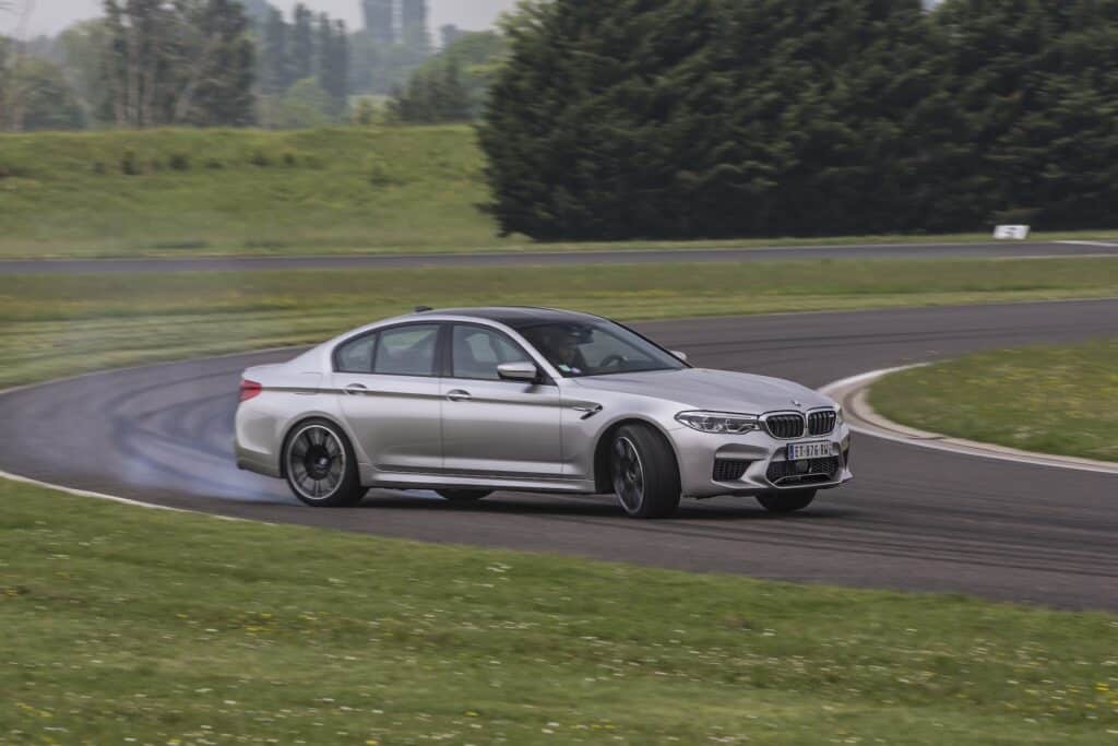 match bmw m5 2018 / mercedes amg e 63 s