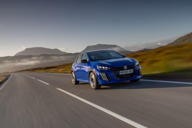 peugeot e208gti testdrive travelling av