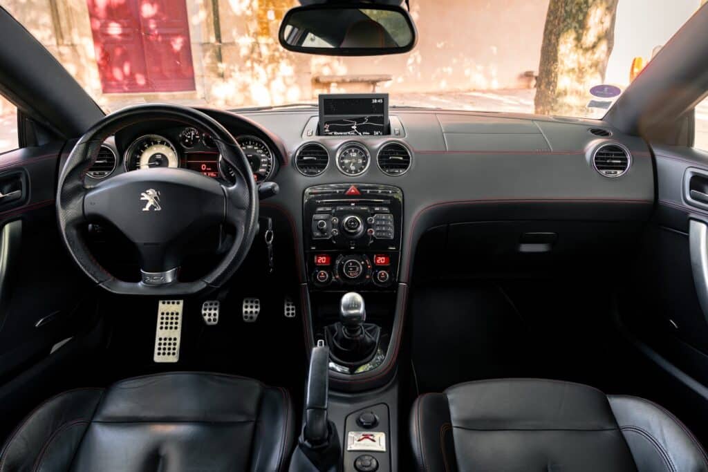 rcz r cayman 987 interieur rczr quentin decorps